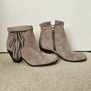 NWOT Sam Edelman Louie Suede Taupe/Beige/Tan Fringe Ankle Boots, Size 8